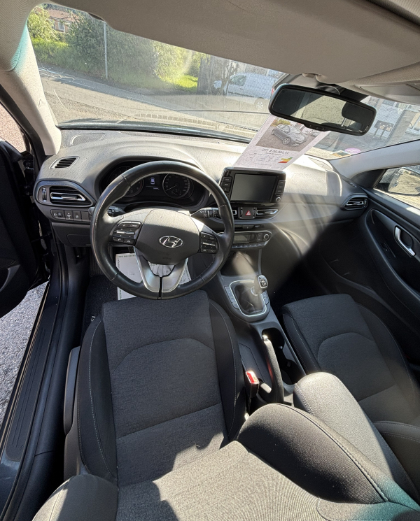Voiture Hyundai i30 2022 - Essence, boîte manuelle, véhicule occasion 56 000 km