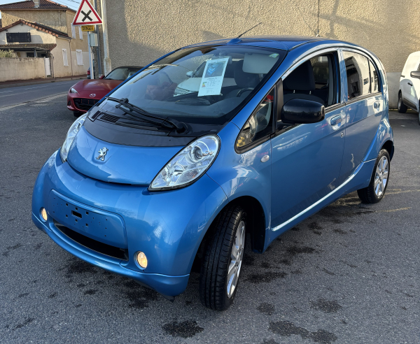 Voiture électrique Peugeot iOn 2011 - motorisation électrique, boîte manuelle, kilométrage 102000 km