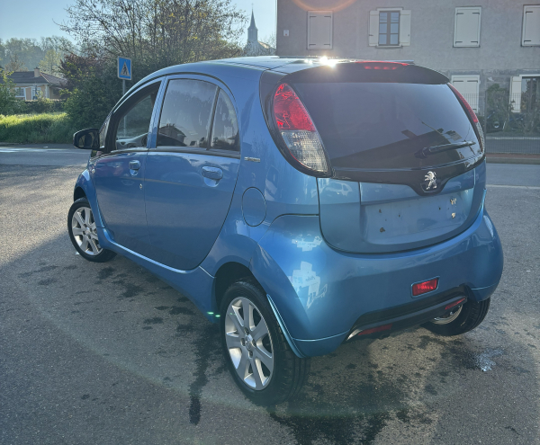 Voiture électrique Peugeot iOn 2011 - motorisation électrique, boîte manuelle, kilométrage 102000 km